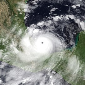 Ураган Карл на пике интенсивности, вскоре после удара по Мексике 17 сентября 2010 года
