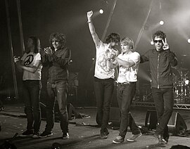 Kasabian la Brixton Academy 2009.jpg