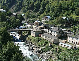 Řeka Inguri ve vsi Chaiši předurčené k zátopě