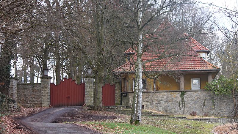 File:Kulmbach Hornschuchhöhe 1 Pförtnerhaus.JPG