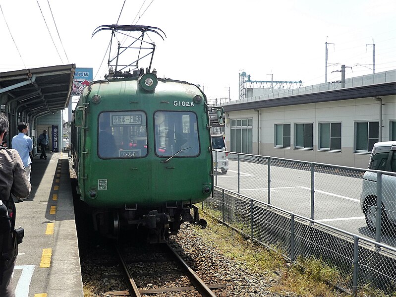 File:Kumamoto electric railway 5102A at Kami-Kumamoto Station.jpg