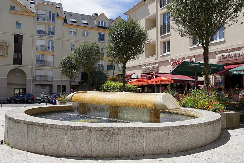 File:La fontaine (4856366066).jpg