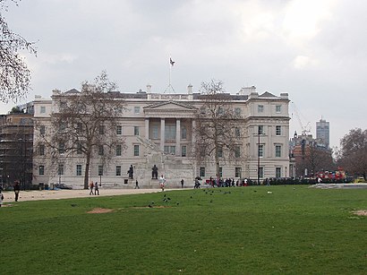 How to get to The Lanesborough Hotel with public transport- About the place