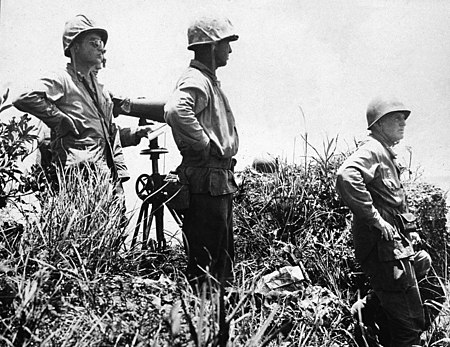 Tập_tin:Last_picture_of_LtGen._Buckner_at_Okinawa.jpg