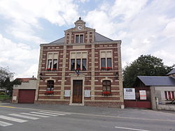Lesdins (Aisne) mairie.JPG