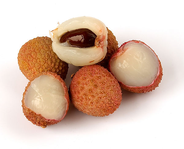 Peeled lychee fruits