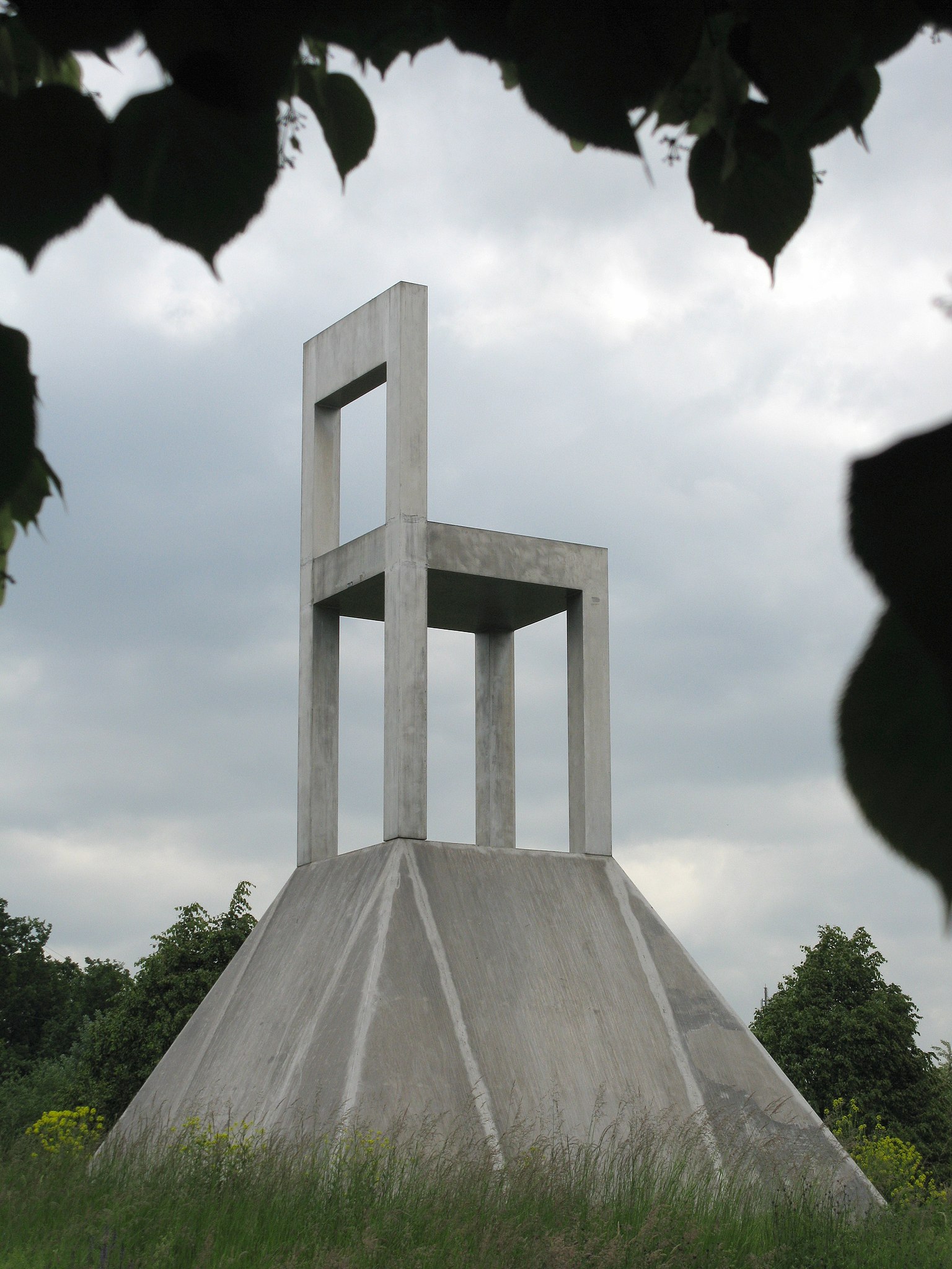 File:Lassù Chair by Alessandro Mendini (Monument in Weil am Rhein,  Germany).jpg - Wikimedia Commons