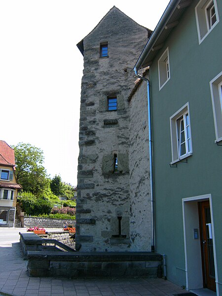 File:Meersburg-oberstadt-pfarrhofturm.JPG