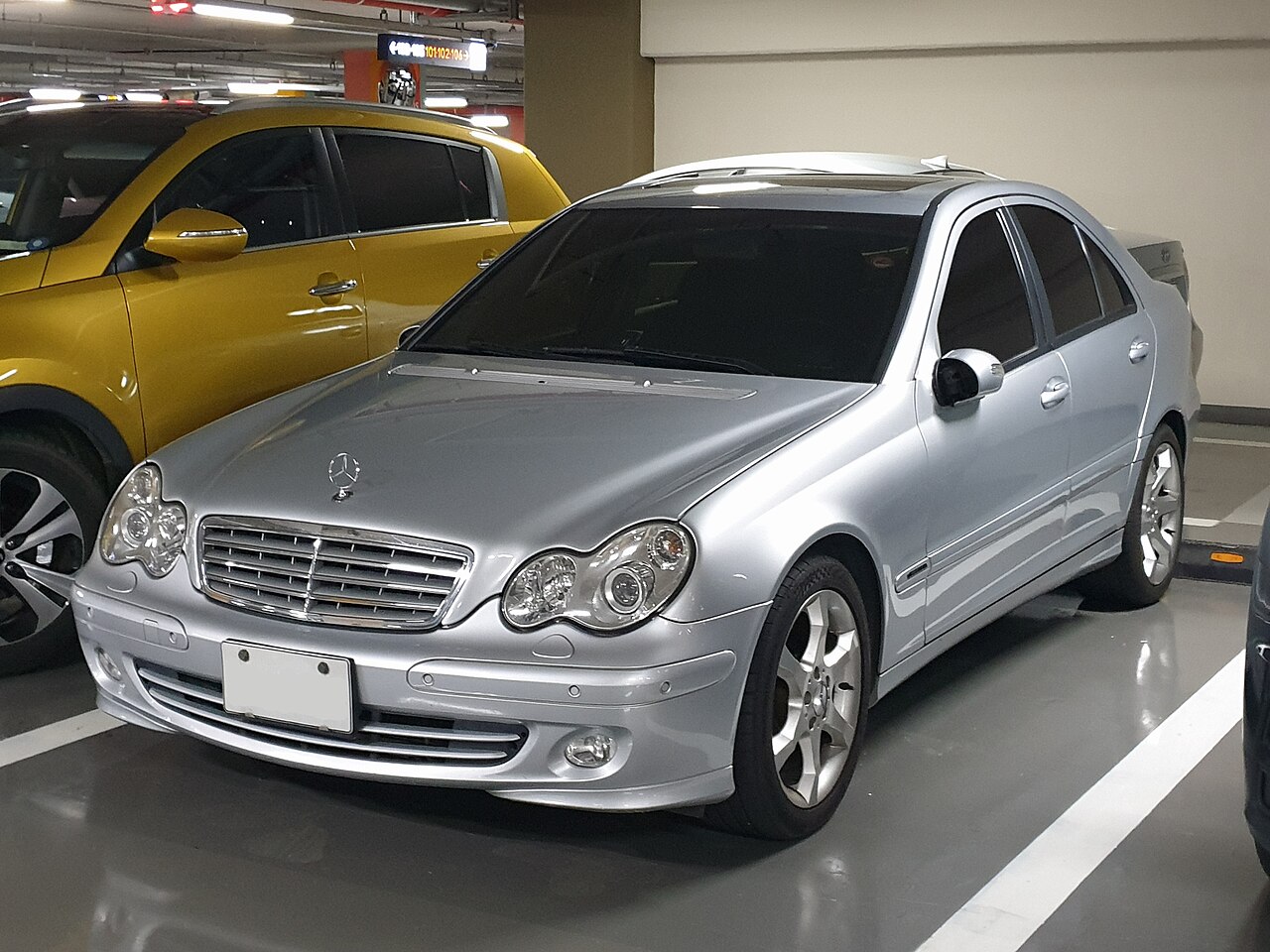 File:Mercedes-Benz W203 C 230 Iridium Silver (1).jpg - Wikimedia