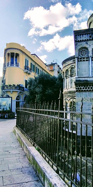 File:Messina Palazzo del Granchio and Church of the Catalans 15-2-2021.jpg