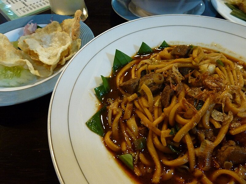 File:Mie Aceh with beef.jpg