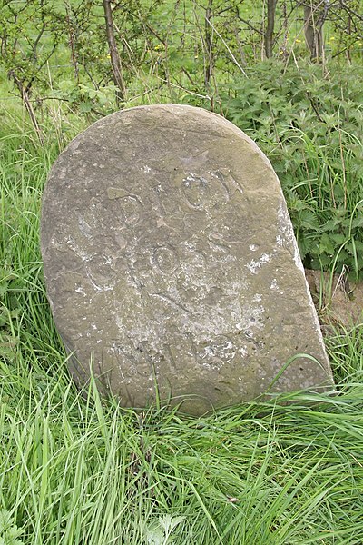 File:Milestone near Strefford.jpg