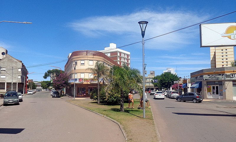 File:Monte Hermoso, Las Dunas y Avenida Intendente Majluf.jpg