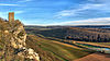 Montferrand-le-Château, hrad s výhledem na údolí Doub .jpg