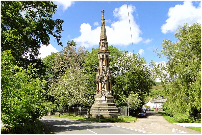 File:Monument, New Radnor (geograph 2499761).jpg