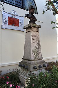 Monument au commandant Ernest Stanislas Berthault, Esbly.