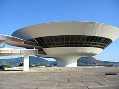 Museu de Arte Contemporânea (ontworpen 1996) Oscar Niemeyer, Niterói (bij Rio de Janeiro)