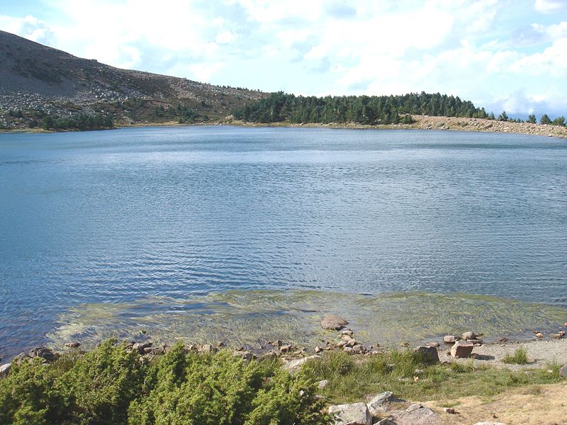 File:Neila.Laguna Negra.jpg