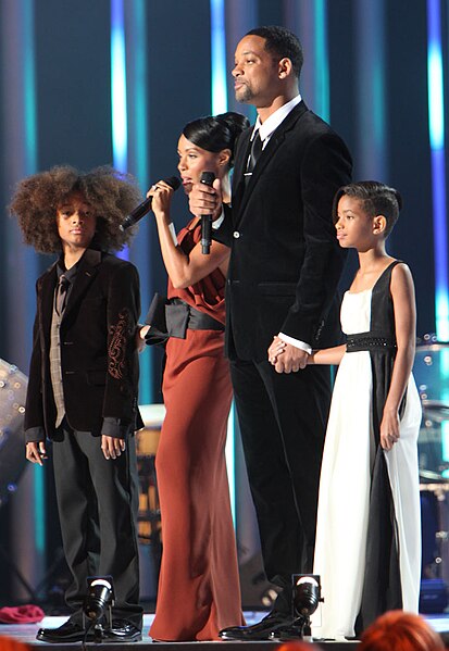File:Nobel Peace Price Concert 2009 Will Smith and Jada Pinkett Smith with children1.jpg