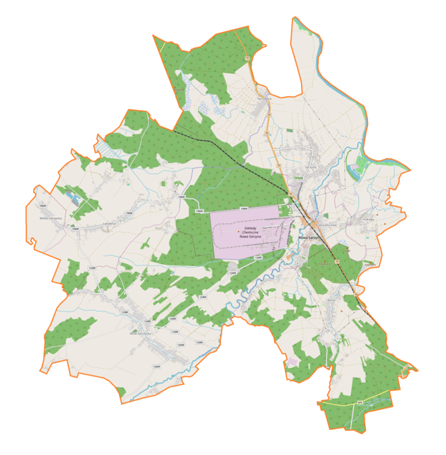 Mapa konturowa gminy Nowa Sarzyna, blisko centrum na prawo znajduje się punkt z opisem „Nowa Sarzyna”