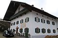 Nußbaumstraße 1; Bauernhaus, Einfirsthof, zweigeschossiger Flachsatteldachbau mit Hochlaube, Heiligennische und farbig bemaltem Holzwerk, Firstpfette bez. 1852. This is a picture of the Bavarian Baudenkmal (cultural heritage monument) with the ID D-1-87-132-59 (Wikidata)