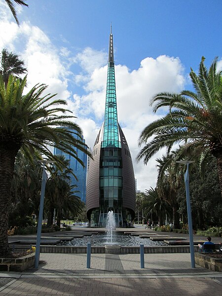 File:OIC esplanade view of bell tower from S.jpg