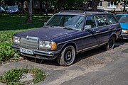 English: Old Mercedes-Benz car. Minsk, Belarus Русский: Подержанный автомобиль Mercedes-Benz. Минск, Беларусь