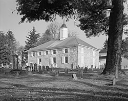 Batu tua di Gereja Lewisburg.jpg