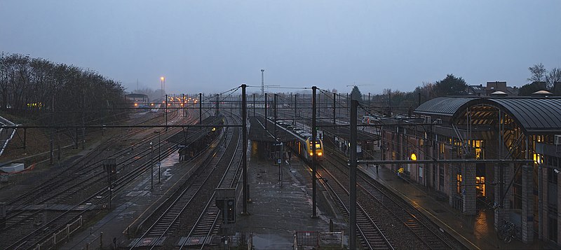 File:Ottignies train station on a frosty day, looking down at the platforms from the South side.jpg