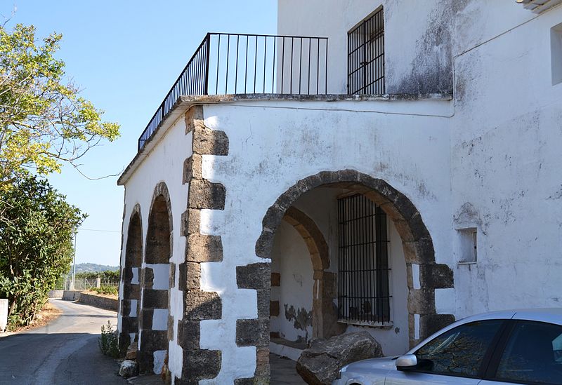 File:Pòrtic de la masia fortificada de l'Albardanera, Pedreguer.JPG