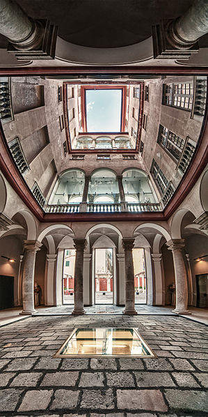 File:Panocreative Palazzo rosso.jpg