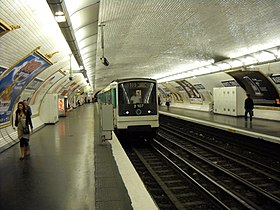 Uma estação de metrô tipo MF 67.