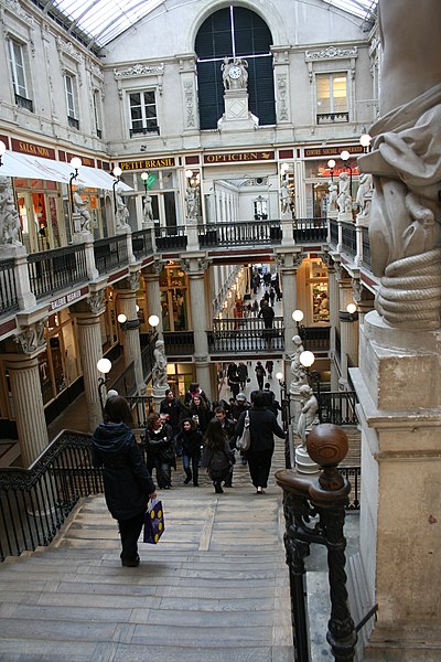 File:Passage Pommeraye 2.jpg