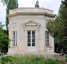 Louis XVI style pediment of the Belvédère, part of the Petit Trianon, by Richard Mique, completed in 1781[26]