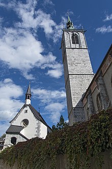 Nordturm (rechts) und Totenkapelle (links).