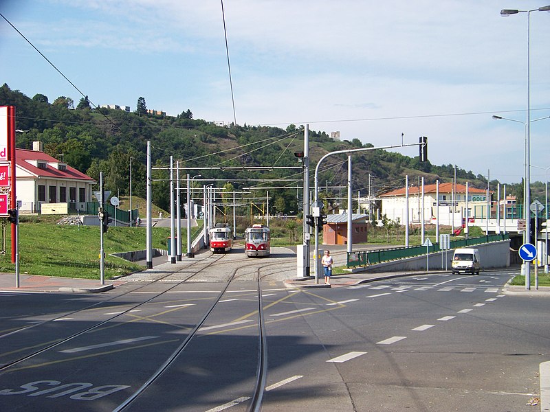 File:Podbabská, smyčka Nádraží Podbaba (01).jpg