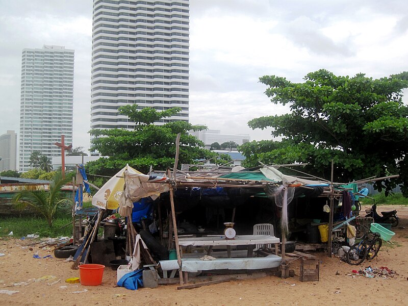 File:Poor and rich in Thailand 2.jpg