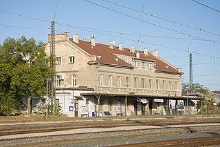 <span class="mw-page-title-main">Praha–Bubny railway station</span> Railway station in Prague, Czech Republic