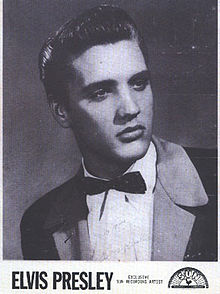 Elvis in una foto promozionale della Sun Records scattata nel 1954