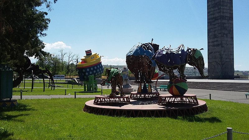 File:Public art in Cascade, Yerevan 05.jpg