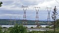 Trois des pylônes de 175 m de hauteur de 735 kV traversant le fleuve Saint-Laurent de Lévis à l'ile d'Orléans près de Québec.