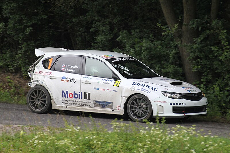 File:Rally Bohemia 2012 (SS2 Sychrov) - KOPÁČEK jun. Václav STROSS Jiří.JPG