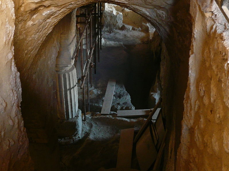 File:Romitorio Basiliano di Castel dell'Ovo.jpg