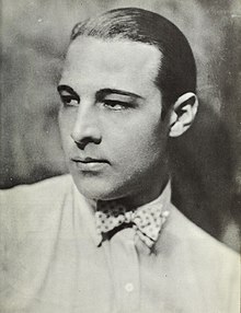 Rudolph Valentino - A Pictorial History of the Silent Screen.jpg