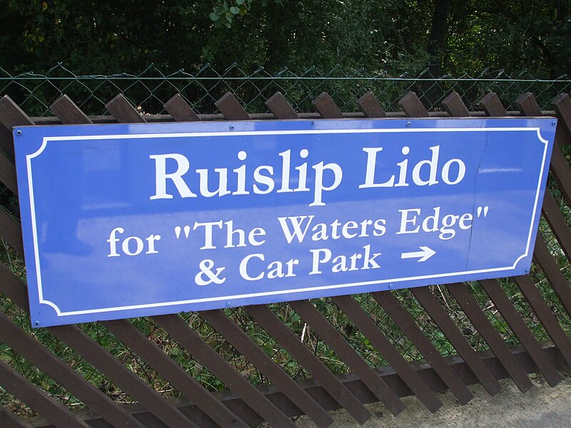 File:Ruislip Lido stn signage.JPG