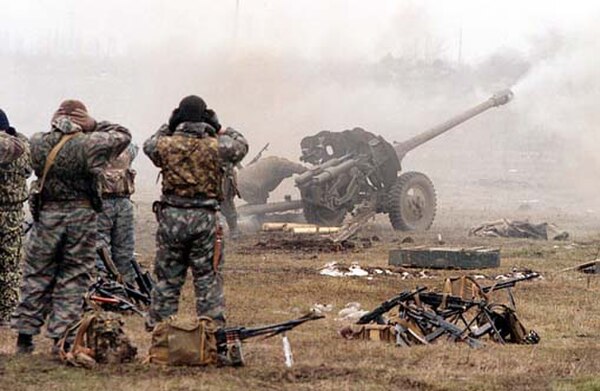 Image: Russian troops firing from