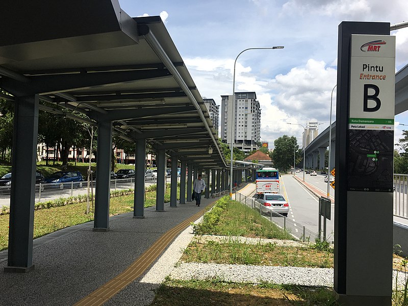 File:SBK Line Kota Damansara Entrance B 3.jpg