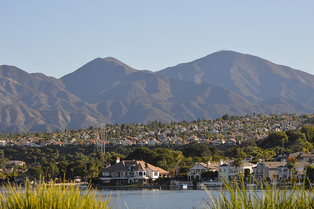 File:Saddleback from Lake MV.JPG