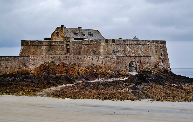 File:Saint-Malo Fort National 13.jpg