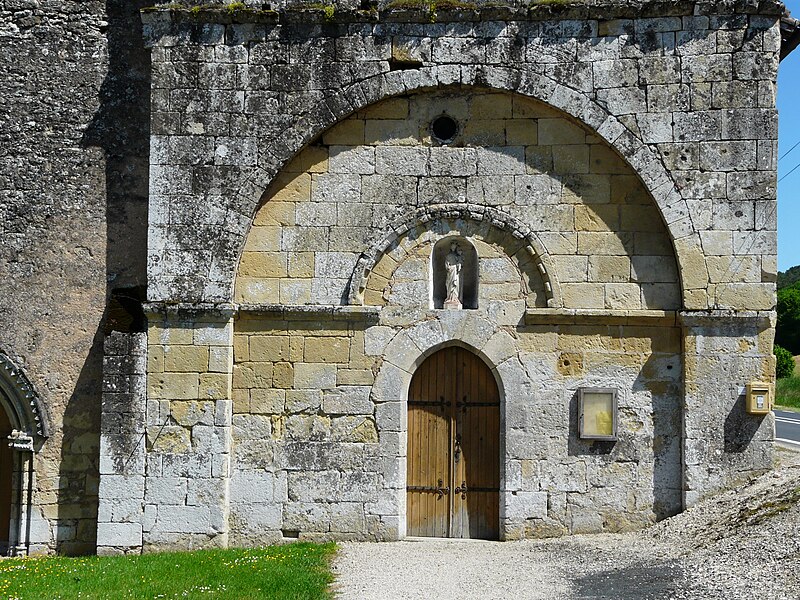 File:Sainte-Marie-de-Chignac église portail.JPG